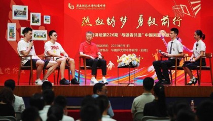 中国男篮主教练郭士强:“没想到华附同学的提问这么专业”