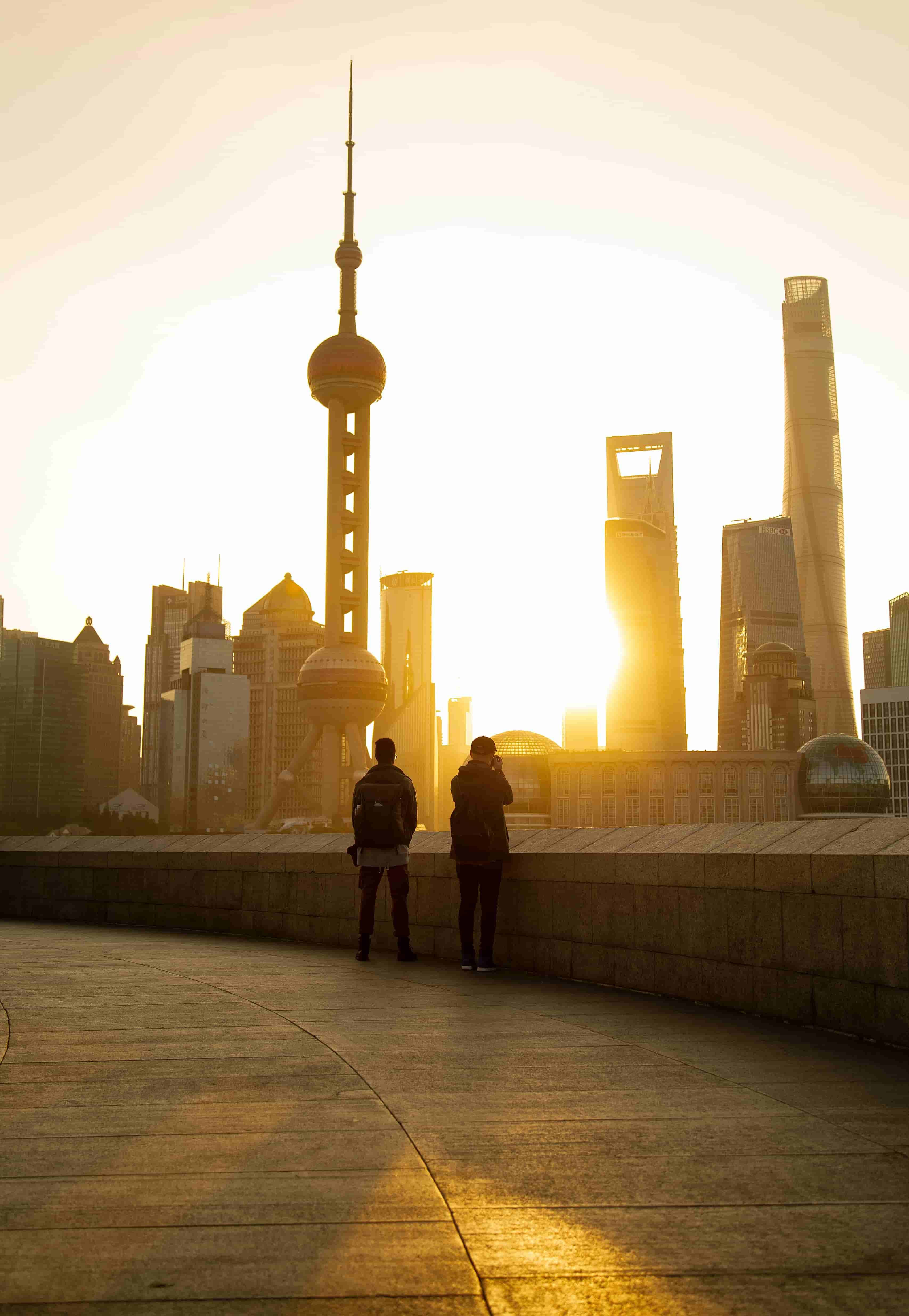 三亚创新之旅：打造旅游资讯新平台的故事