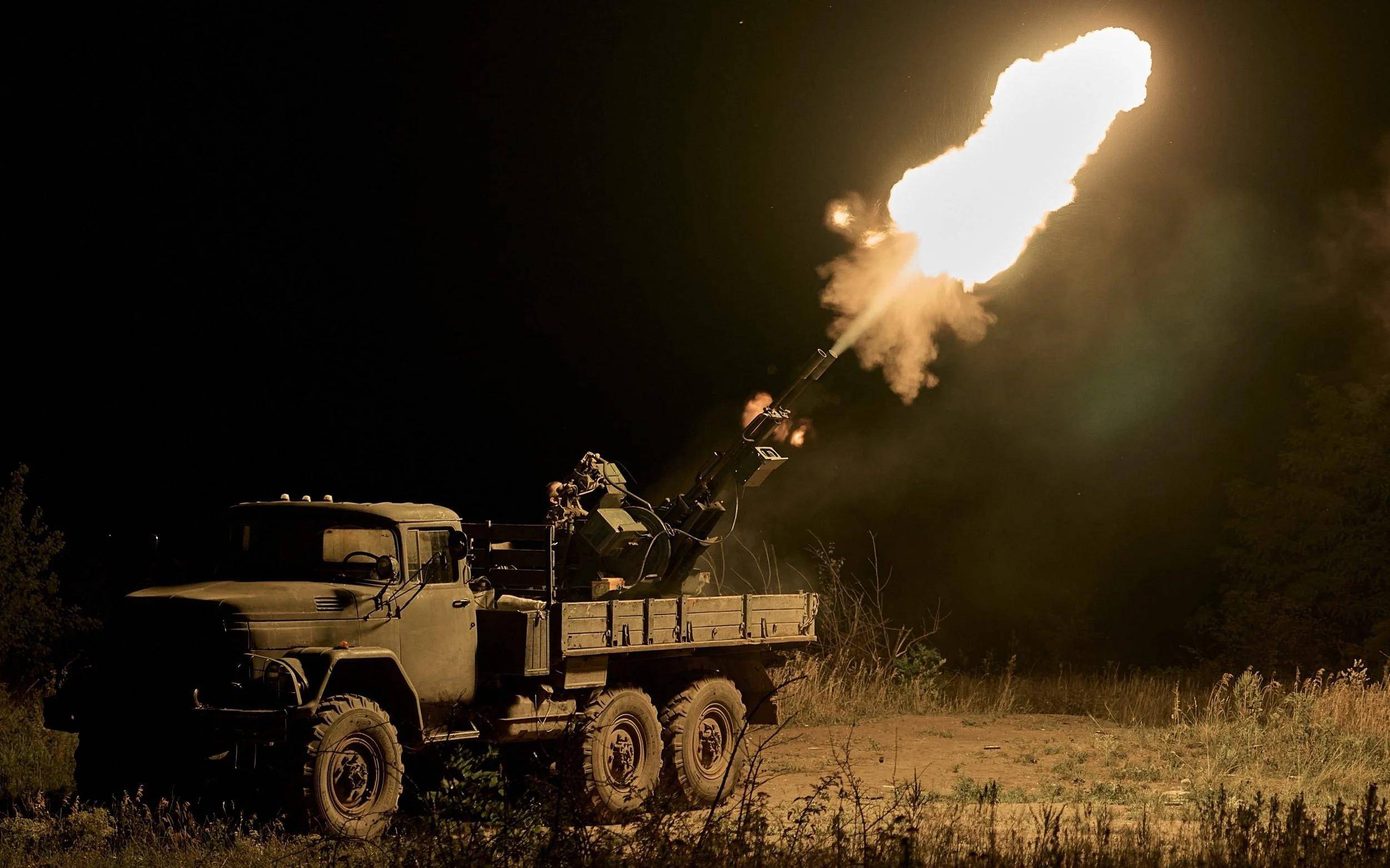 报仇不隔夜,乌庆祝炸核电站得手,不到12小时,俄连炸乌境内10地