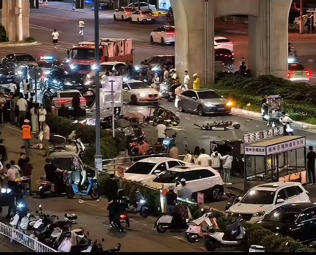 河南信阳发生交通事故,涉事车辆严重受损,警方:确有此事